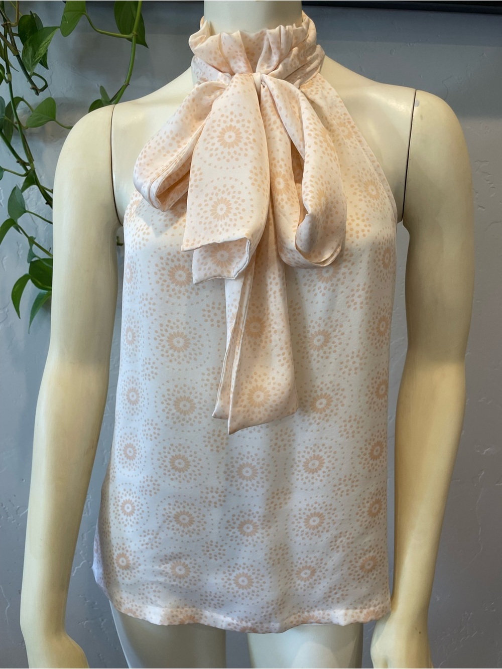 New 100% silk Tie-Neck Sleeveless Blouse in Cream with Subtle Peach Print S